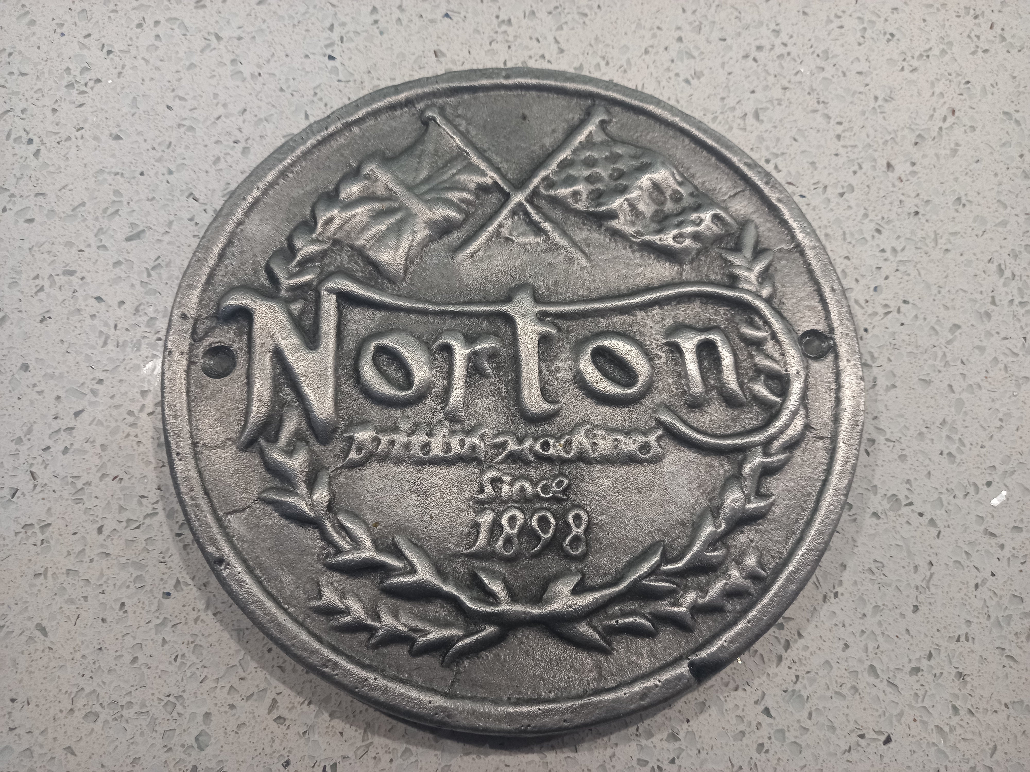 Norton Round Pola Metals